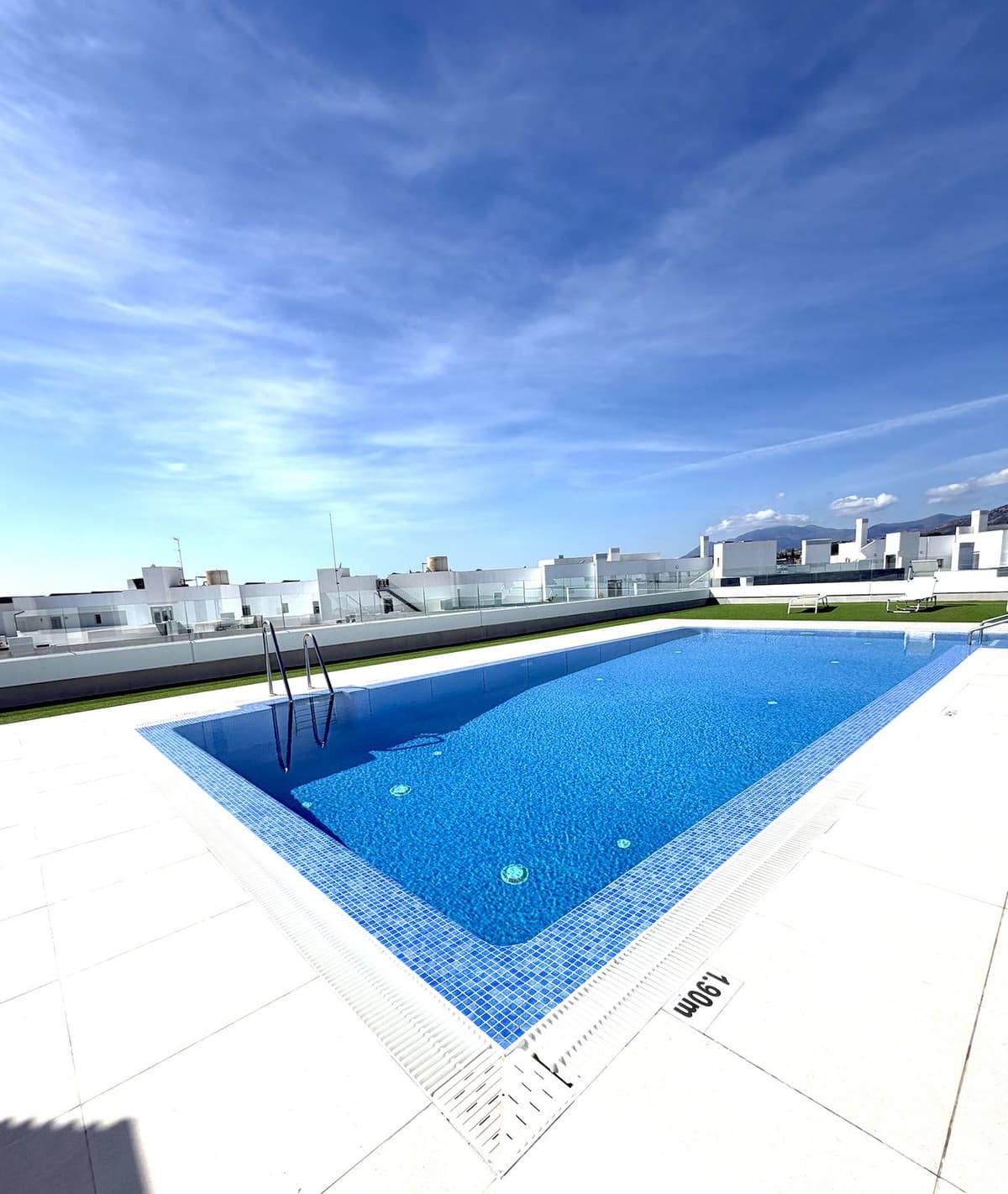 Middle Floor Apartment in Nueva Andalucía — photo 10 of 10