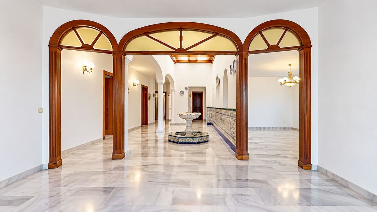 Detached Villa in Arroyo de la Miel — photo 5 of 10