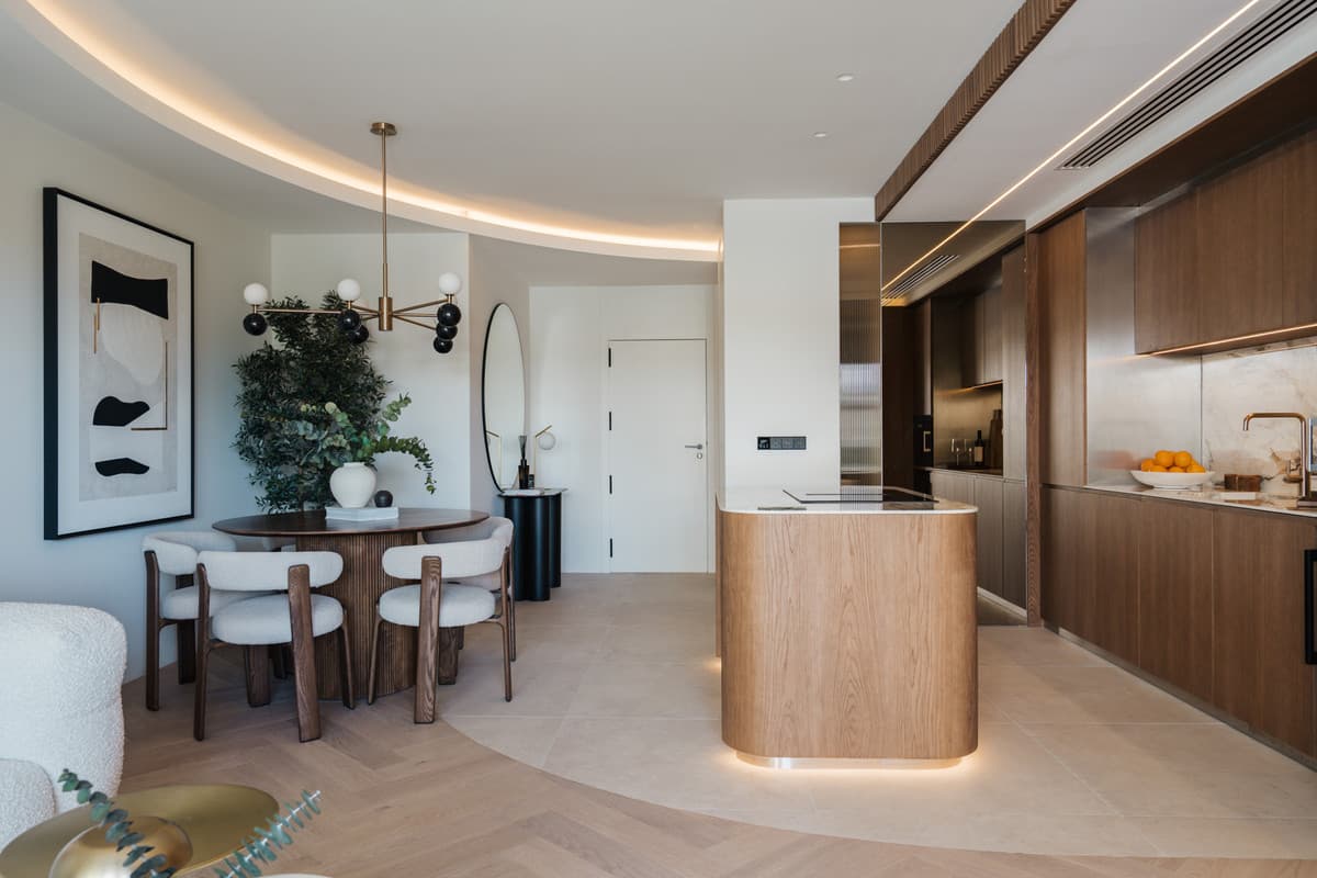 Middle Floor Apartment in The Golden Mile — photo 2 of 10