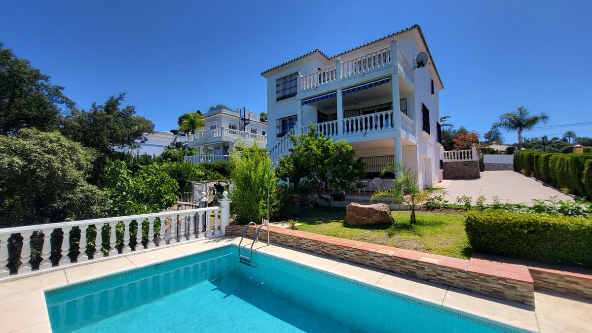 Detached Villa in Elviria — photo 3 of 10