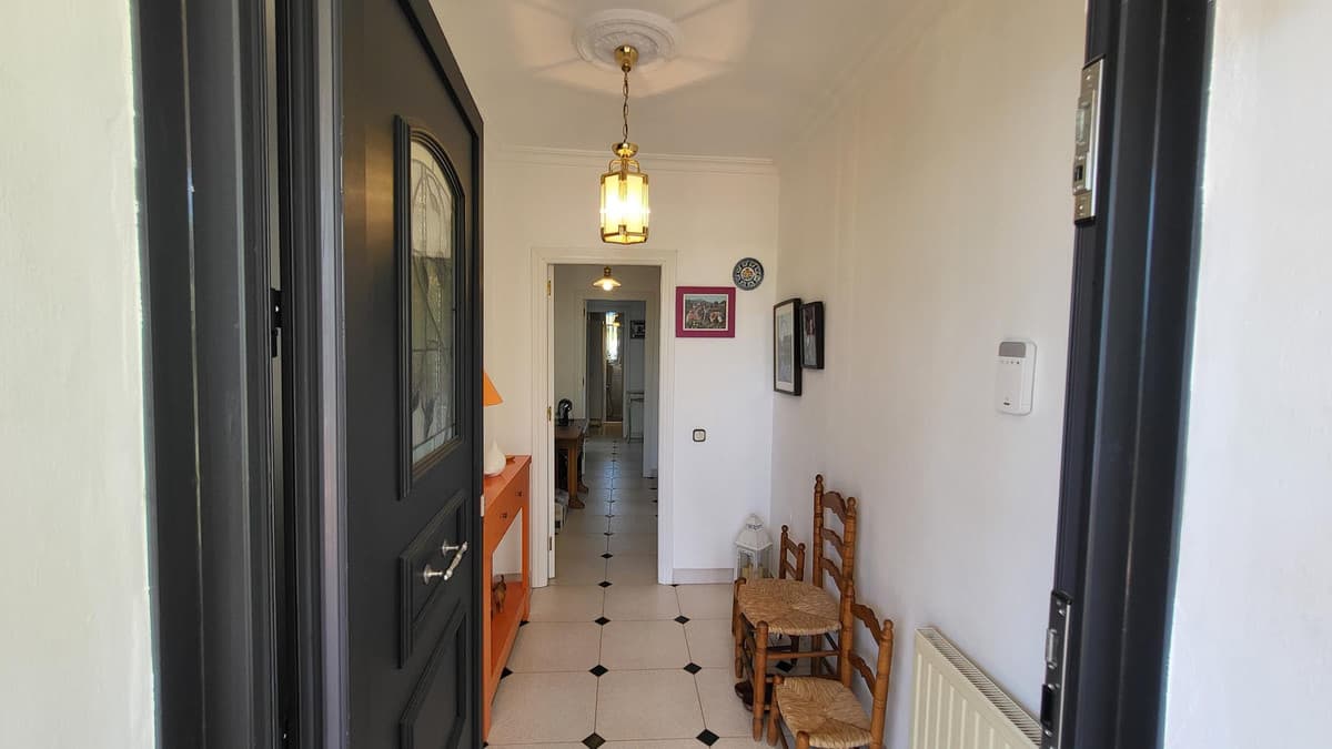Detached Villa in Elviria — photo 4 of 10