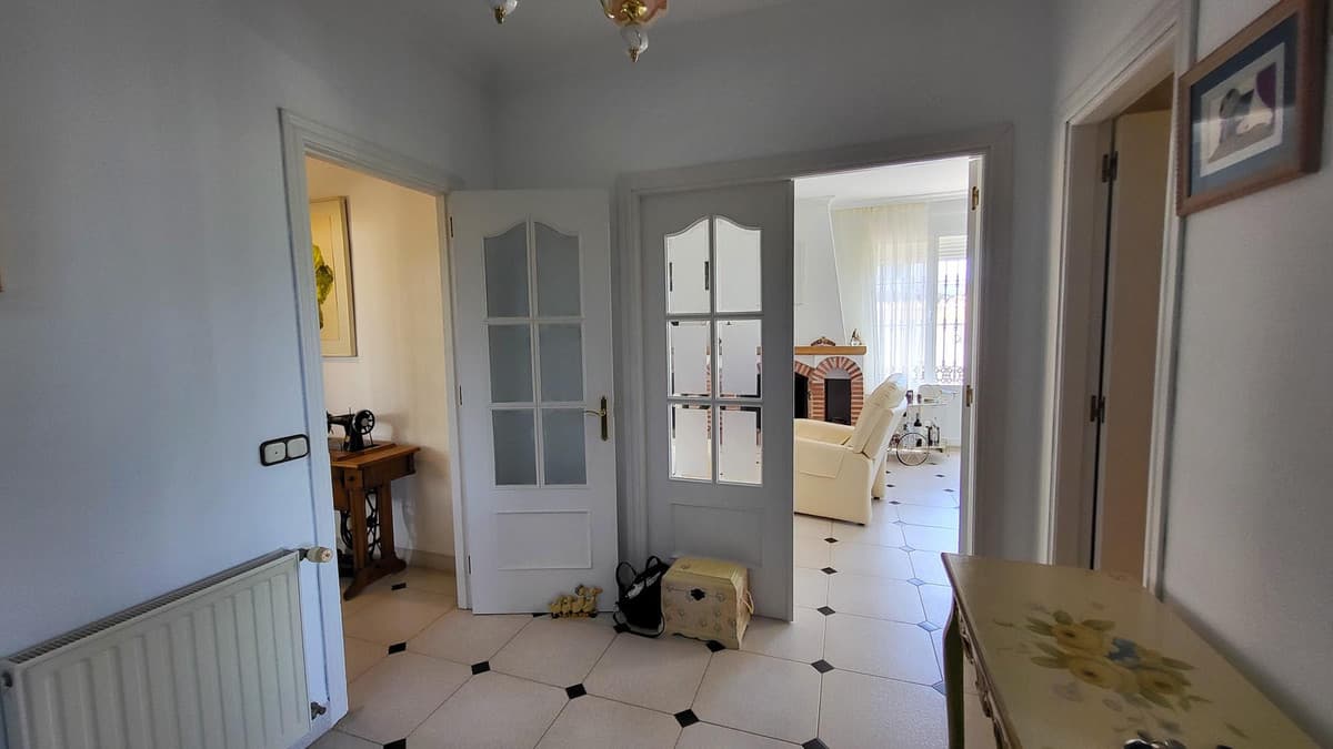 Detached Villa in Elviria — photo 5 of 10