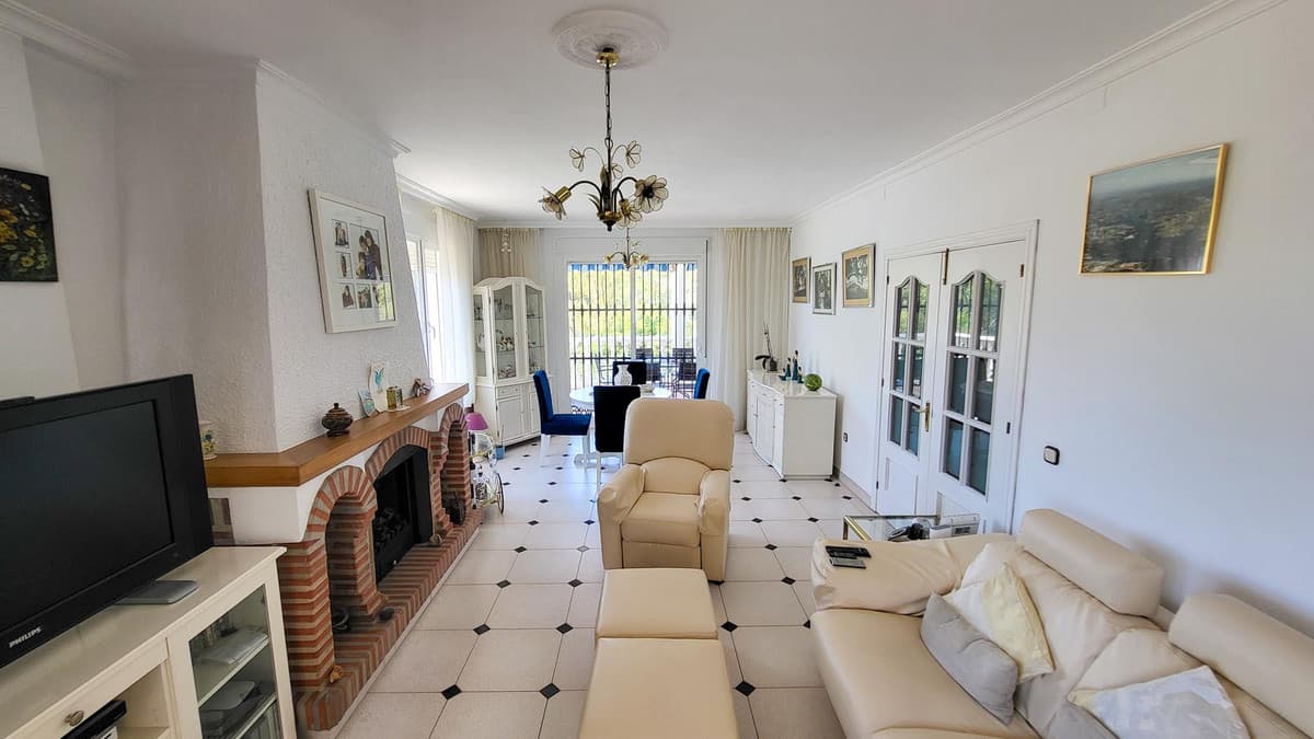 Detached Villa in Elviria — photo 7 of 10