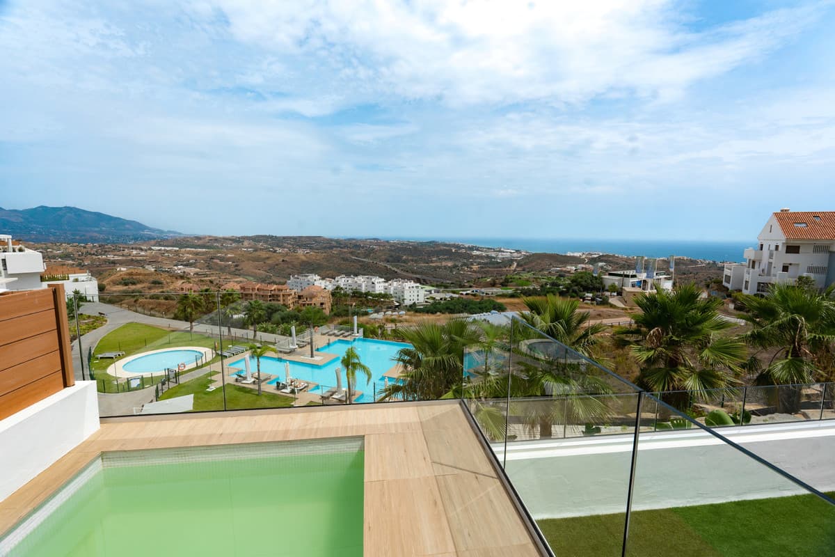 Middle Floor Apartment in Calanova Golf