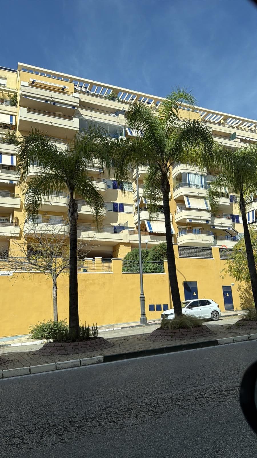Middle Floor Apartment in Estepona — photo 10 of 10