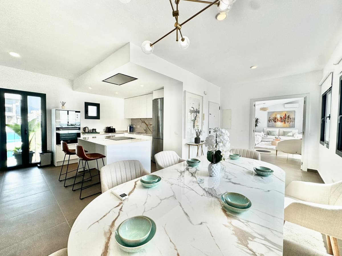 Middle Floor Apartment in Puerto Banús — photo 3 of 10