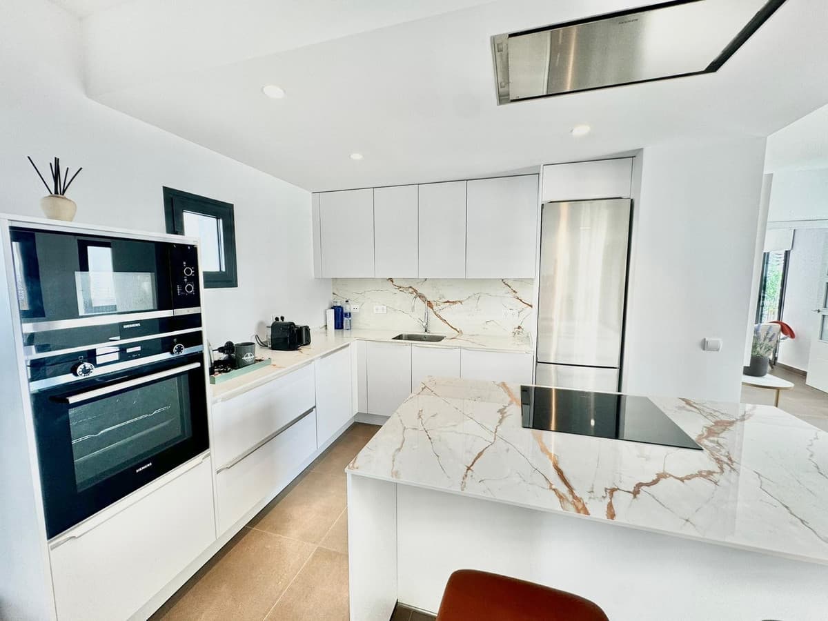 Middle Floor Apartment in Puerto Banús — photo 4 of 10