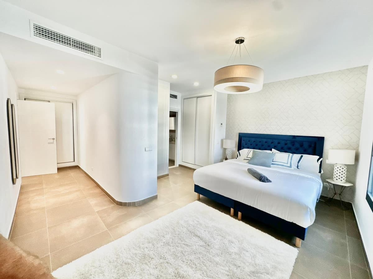 Middle Floor Apartment in Puerto Banús — photo 7 of 10
