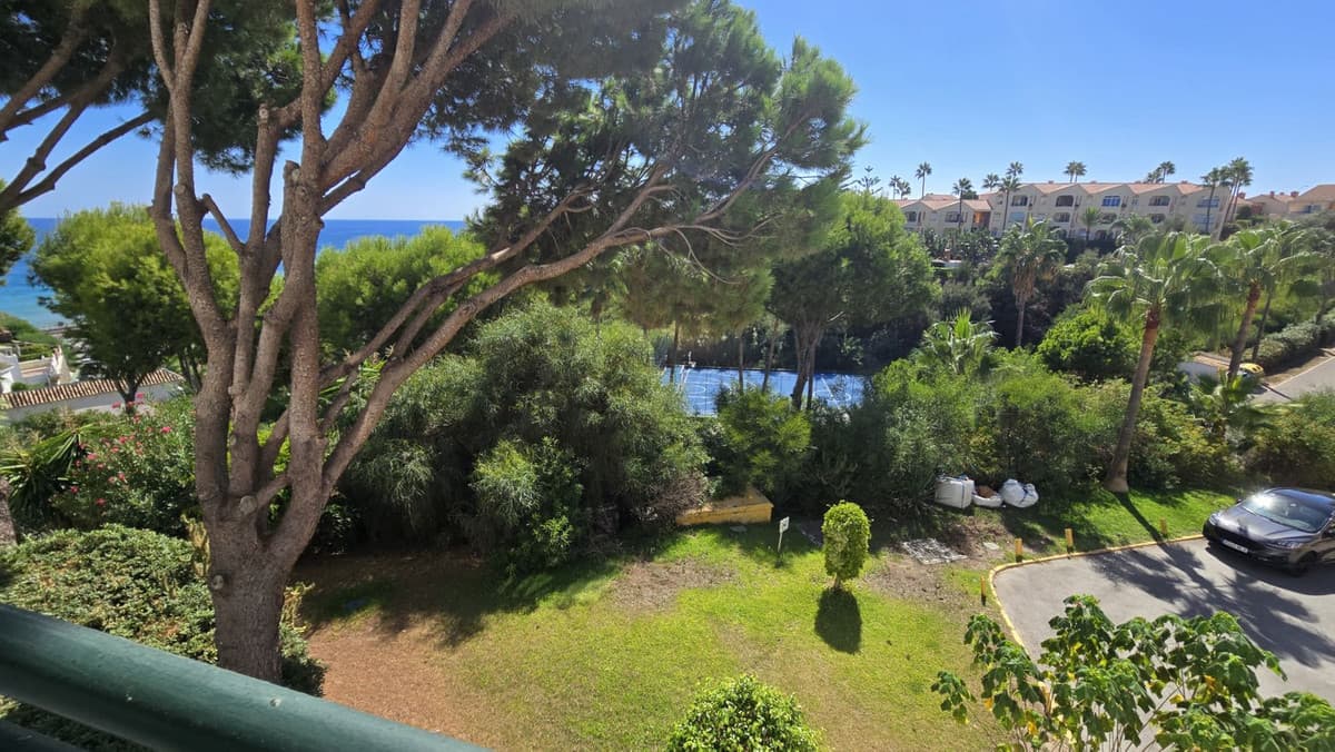 Middle Floor Apartment in Mijas Costa — photo 10 of 10