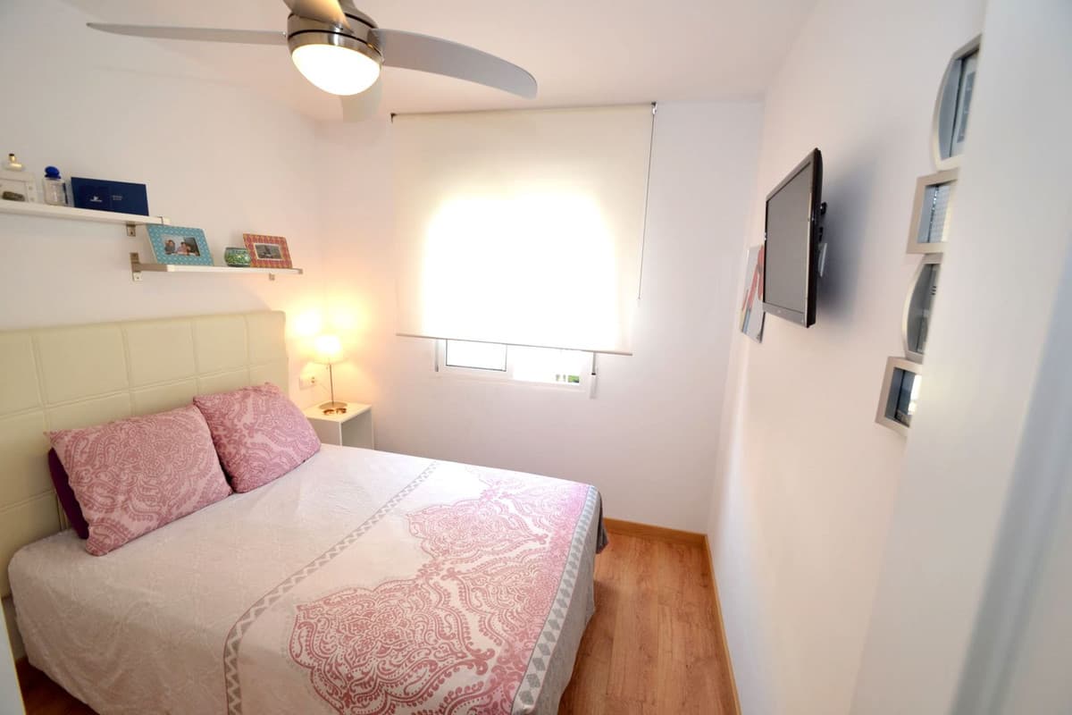 Middle Floor Apartment in Torremolinos — photo 9 of 10