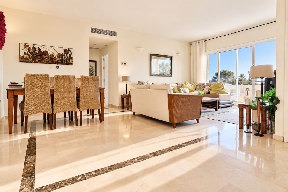 Middle Floor Apartment in Cabopino — photo 3 of 10