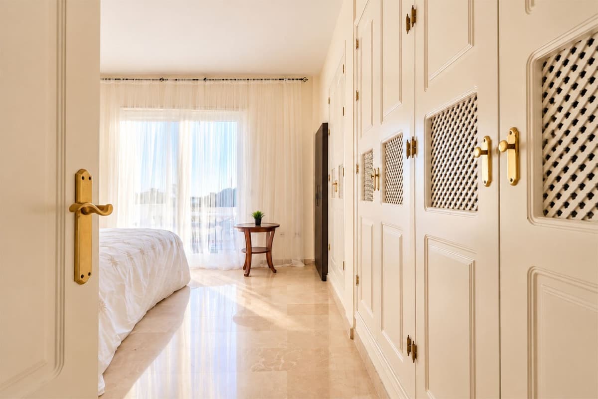 Middle Floor Apartment in Cabopino — photo 4 of 10