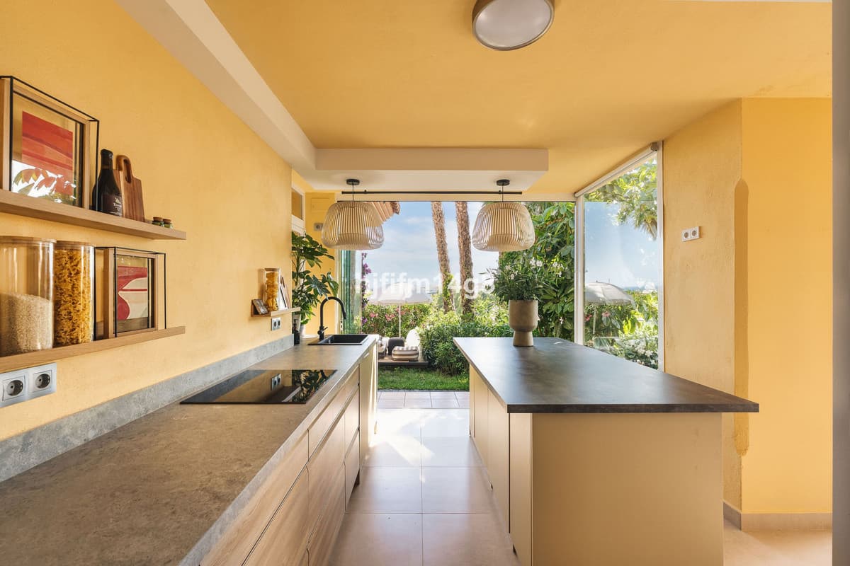 Ground Floor Apartment in Nueva Andalucía — photo 3 of 10