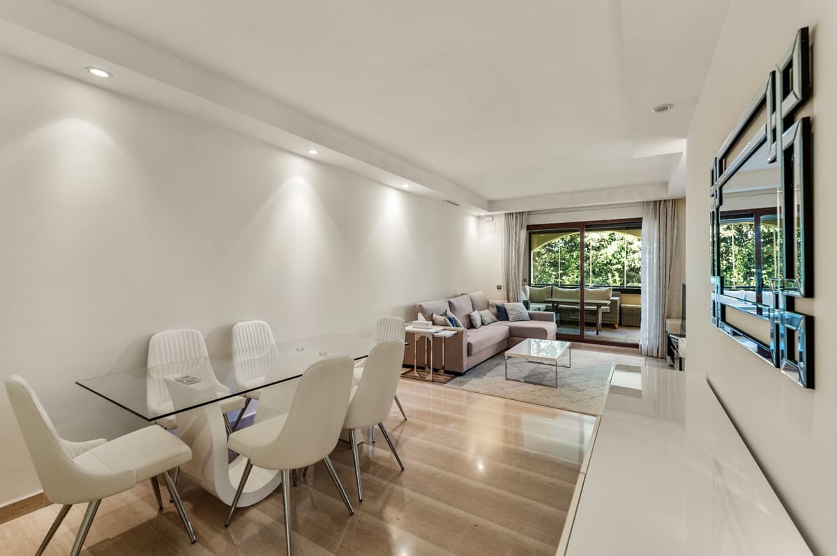 Middle Floor Apartment in Puerto Banús — photo 8 of 10