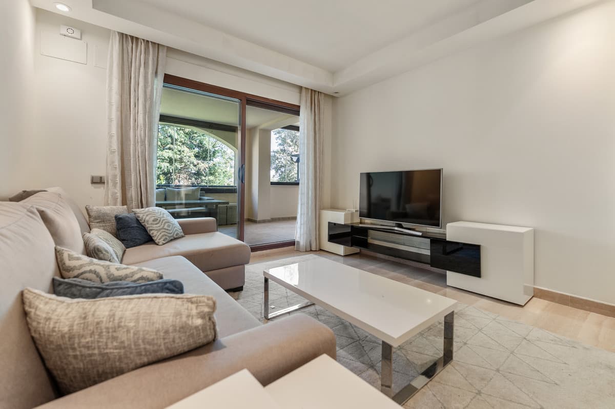 Middle Floor Apartment in Puerto Banús — photo 9 of 10