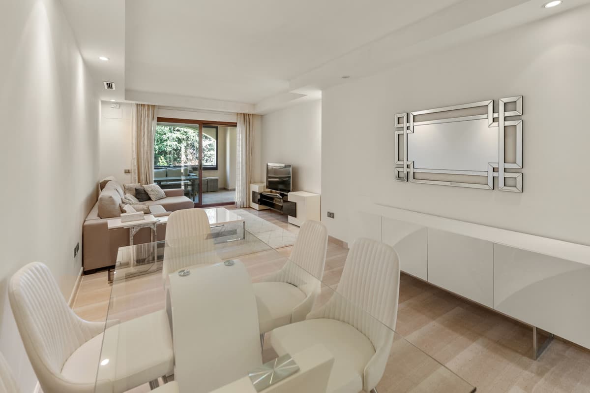 Middle Floor Apartment in Puerto Banús — photo 10 of 10