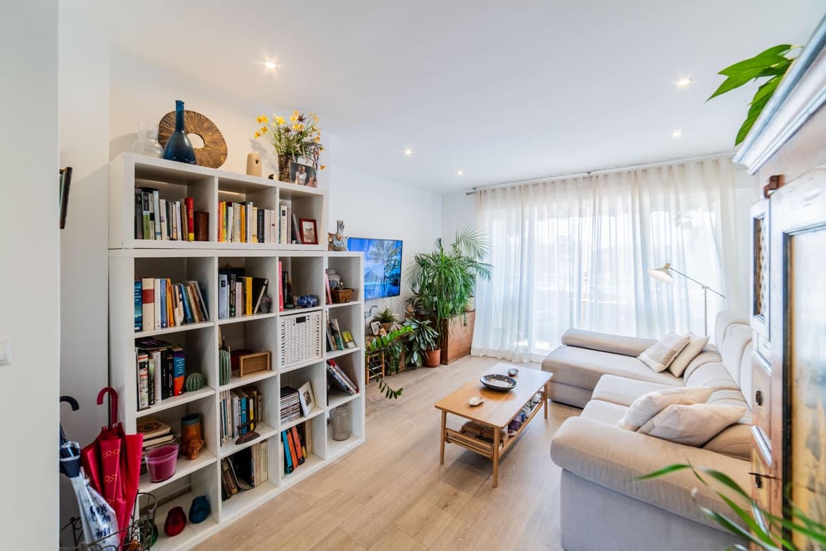 Middle Floor Apartment in Málaga — photo 2 of 10
