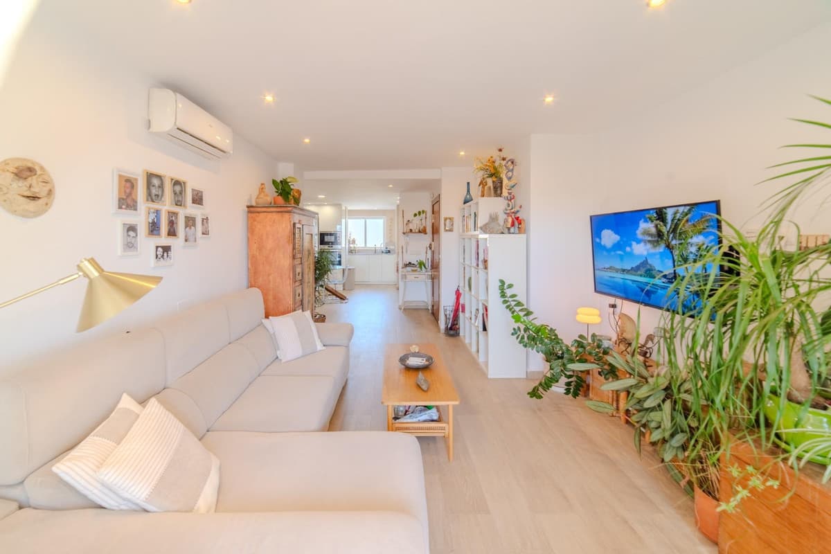 Middle Floor Apartment in Málaga — photo 3 of 10