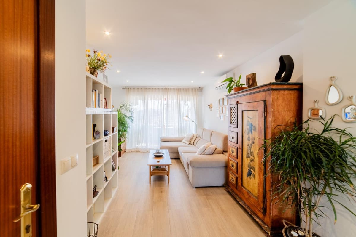 Middle Floor Apartment in Málaga — photo 4 of 10