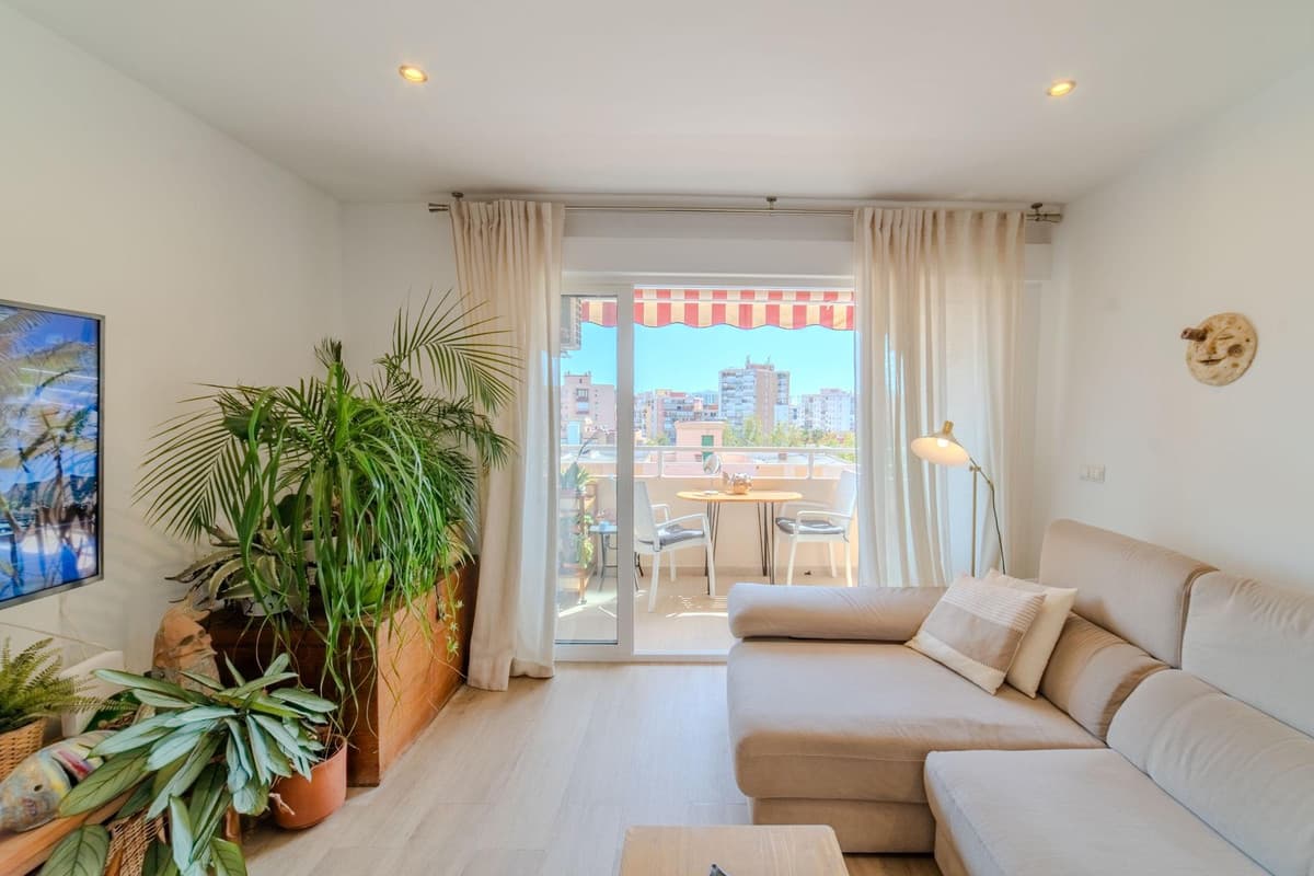 Middle Floor Apartment in Málaga — photo 5 of 10
