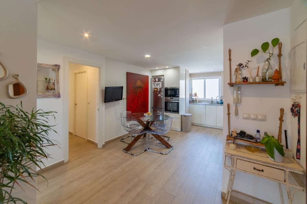 Middle Floor Apartment in Málaga — photo 6 of 10