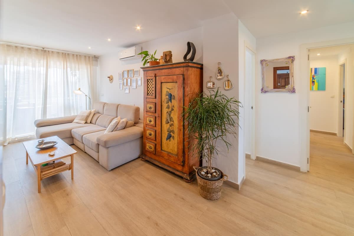 Middle Floor Apartment in Málaga — photo 7 of 10