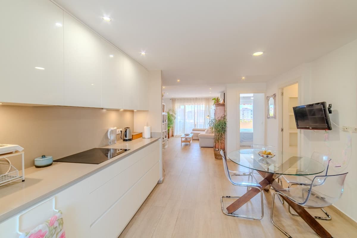 Middle Floor Apartment in Málaga — photo 9 of 10