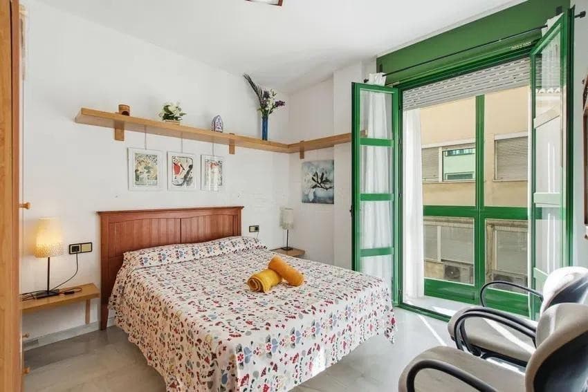 Middle Floor Apartment in Málaga — photo 5 of 10