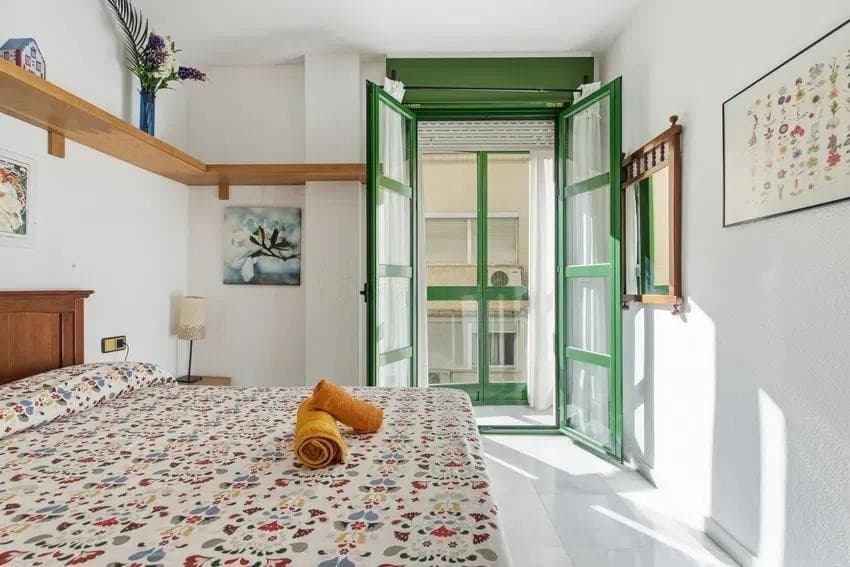 Middle Floor Apartment in Málaga — photo 6 of 10