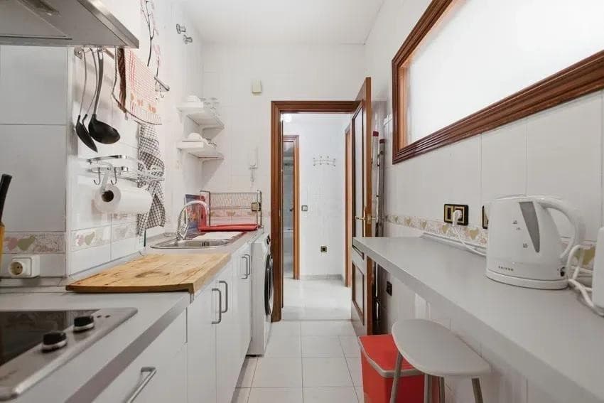 Middle Floor Apartment in Málaga — photo 7 of 10