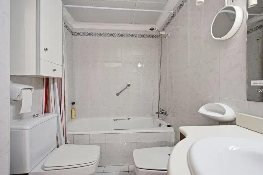 Middle Floor Apartment in Málaga — photo 9 of 10