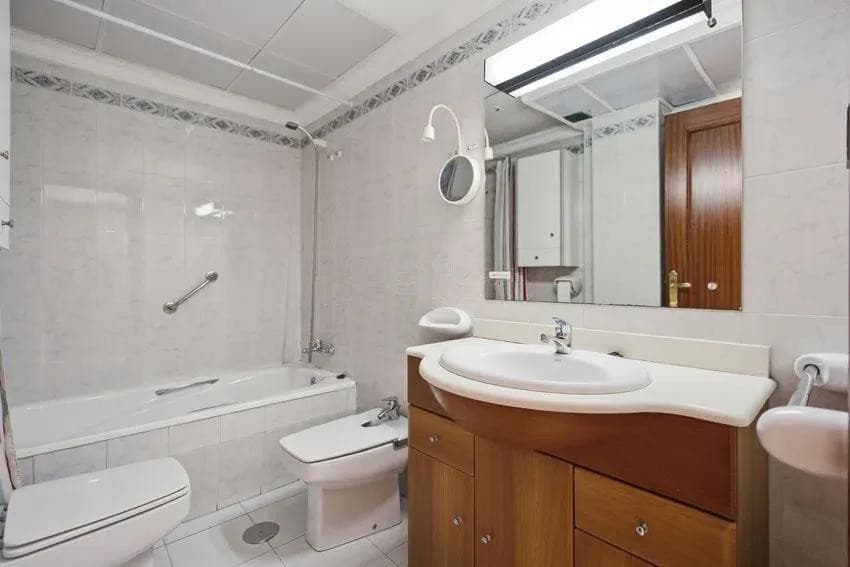 Middle Floor Apartment in Málaga — photo 10 of 10