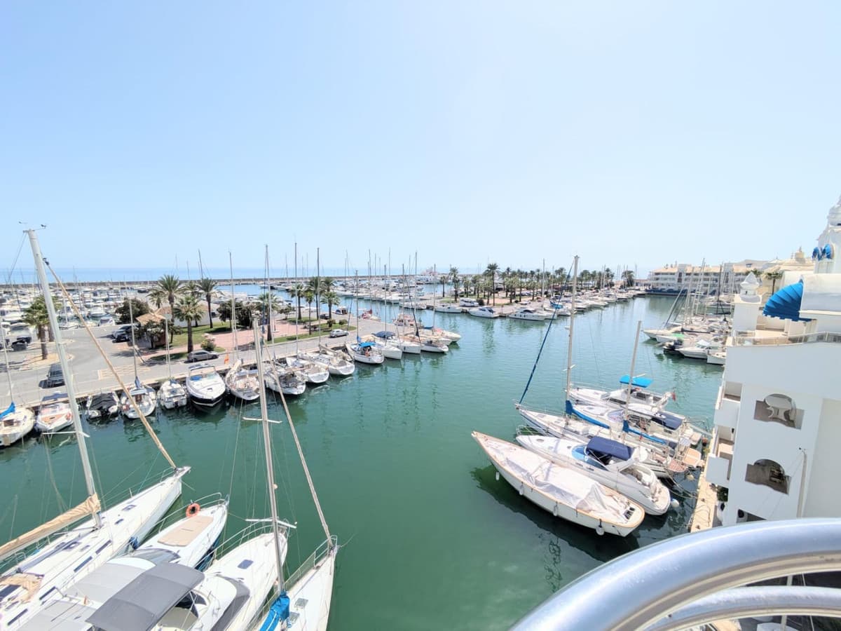 Middle Floor Apartment in Benalmadena — photo 3 of 10