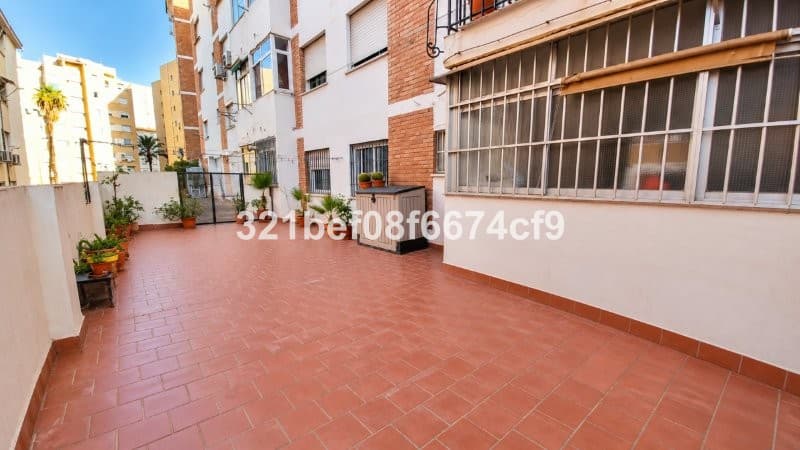 Middle Floor Apartment in Málaga — photo 3 of 10