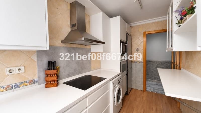 Middle Floor Apartment in Málaga — photo 4 of 10