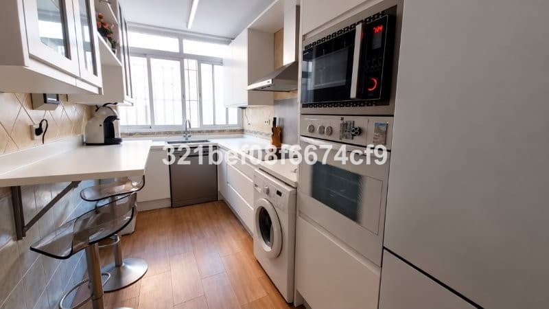 Middle Floor Apartment in Málaga — photo 6 of 10