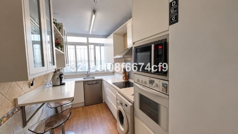 Middle Floor Apartment in Málaga — photo 7 of 10
