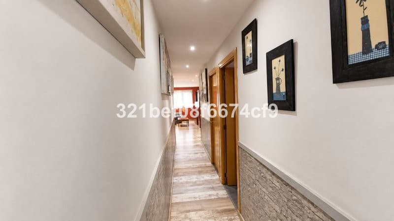 Middle Floor Apartment in Málaga — photo 8 of 10