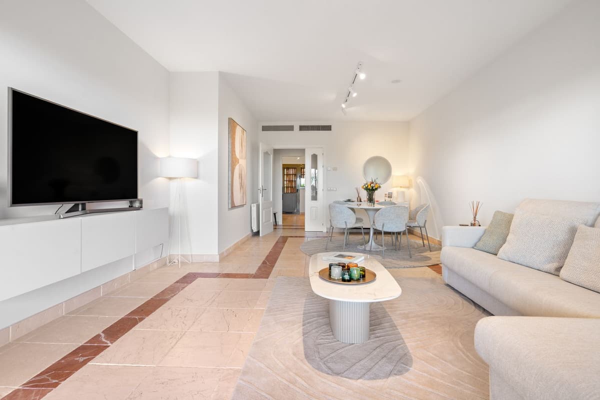 Middle Floor Apartment in Benahavís — photo 6 of 10