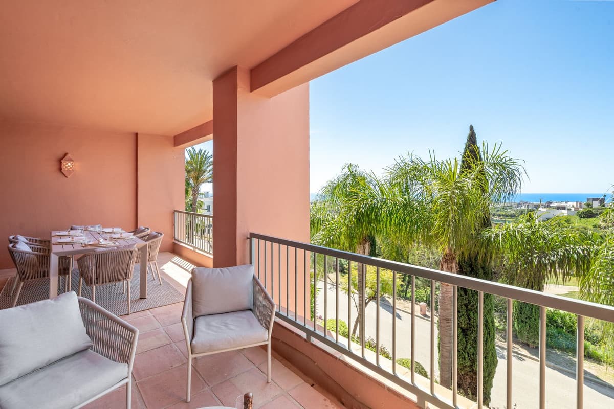 Middle Floor Apartment in Benahavís — photo 8 of 10