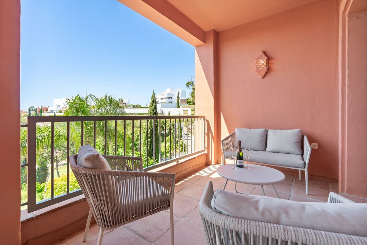 Middle Floor Apartment in Benahavís — photo 9 of 10