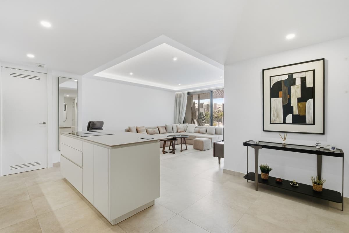 Middle Floor Apartment in Fuengirola — photo 8 of 10