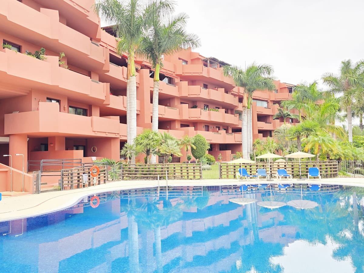 Middle Floor Apartment in New Golden Mile